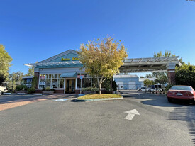 IND/Commercial Bldg w/ Hwy 101 Frontage - Drive Through Restaurant