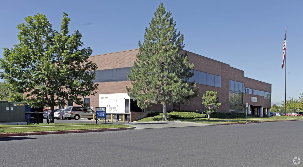 995 W Levoy Dr, Taylorsville, UT à louer - Photo du bâtiment - Image 1 de 3