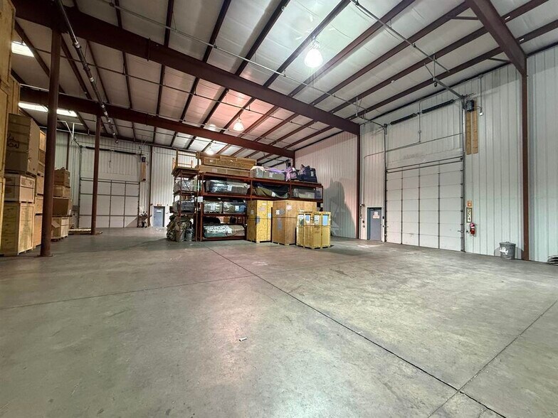 515 46th Ave NW, Minot, ND for sale - Interior Photo - Image 2 of 44
