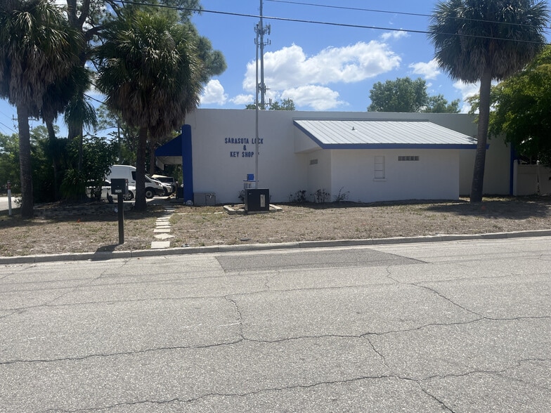 1342 N Lime Ave, Sarasota, FL à louer - Photo du bâtiment - Image 2 de 8