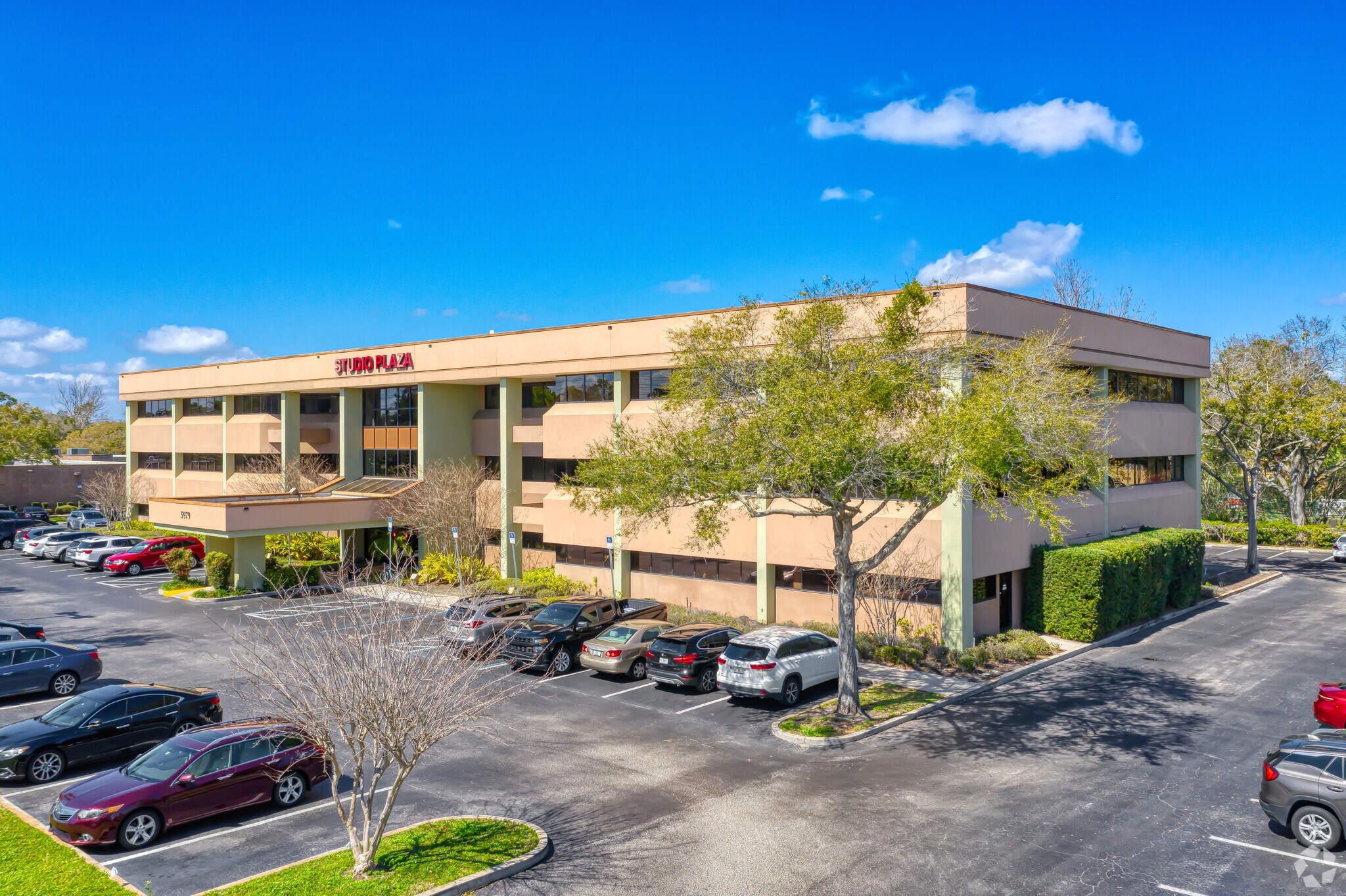 5979 Vineland Rd, Orlando, FL for lease Building Photo- Image 1 of 6