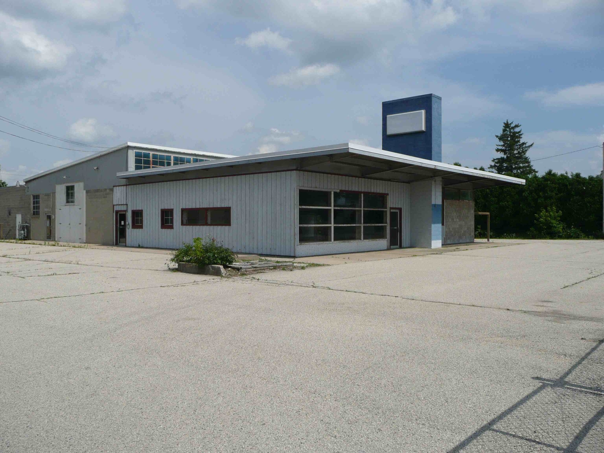 414 S Rochester St, Mukwonago, WI à louer Photo principale- Image 1 de 4