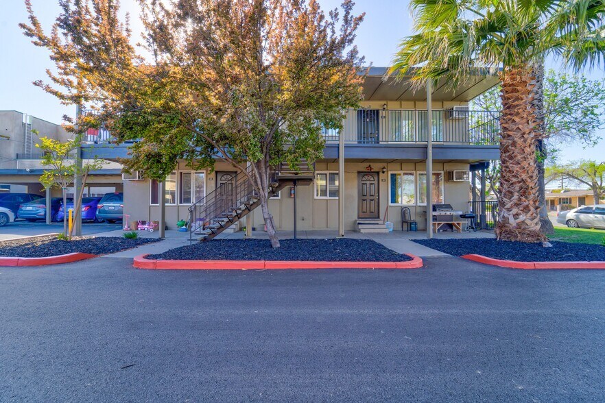 233 W I St, Los Banos, CA à vendre - Photo du bâtiment - Image 2 de 10