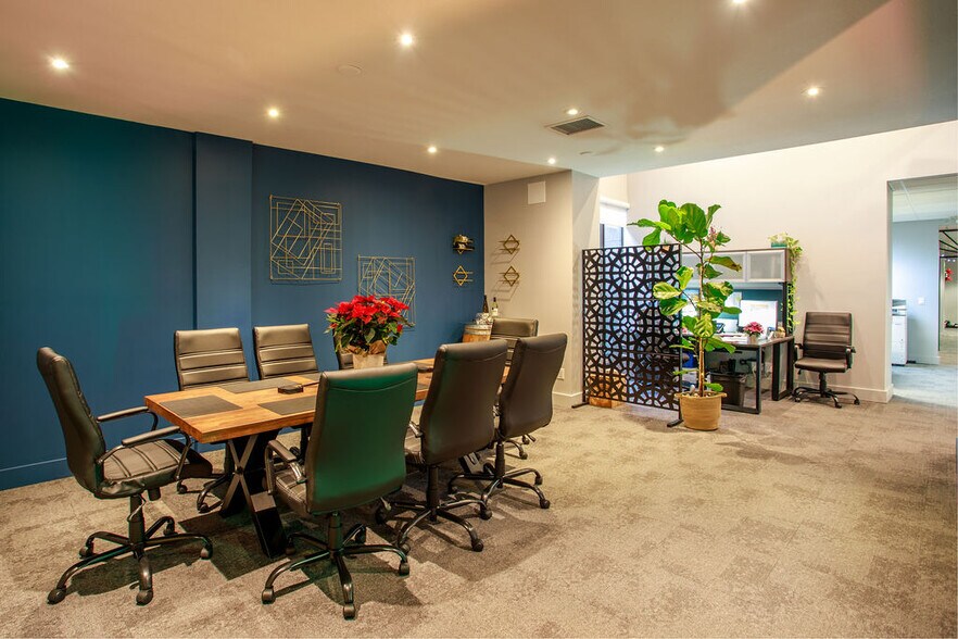 1455 Ellis St, Kelowna, BC à louer - Photo du bâtiment - Image 3 de 5