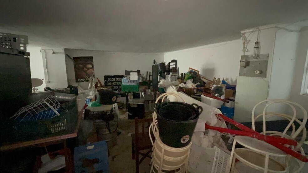 Commerce de détail dans Cáceres, Cáceres à vendre - Photo du bâtiment - Image 2 de 5