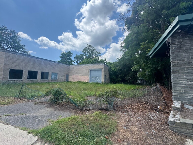 566 Broadway, Amityville, NY for sale - Building Photo - Image 2 of 10