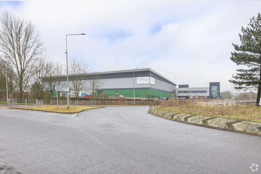 The Midway, Milton Keynes for lease - Building Photo - Image 3 of 3