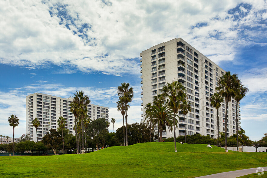 2700-2800 Neilson Way, Santa Monica, CA à vendre - Photo principale - Image 1 de 1