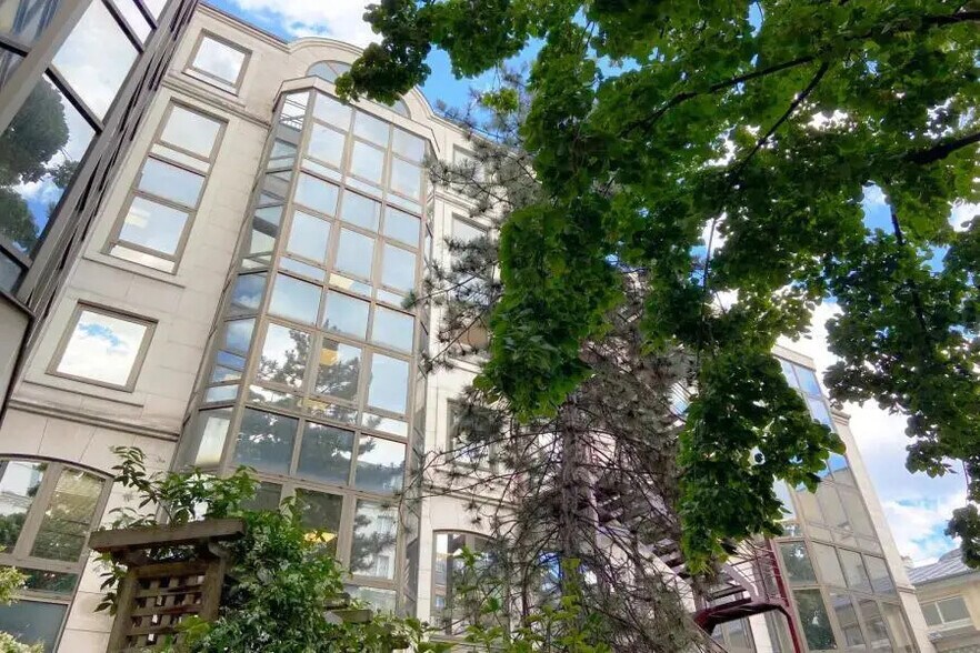 Bureau dans Neuilly-sur-Seine à louer - Photo du bâtiment - Image 1 de 5