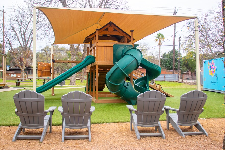 2769 Nacogdoches Rd, San Antonio, TX à louer - Photo du bâtiment - Image 3 de 8