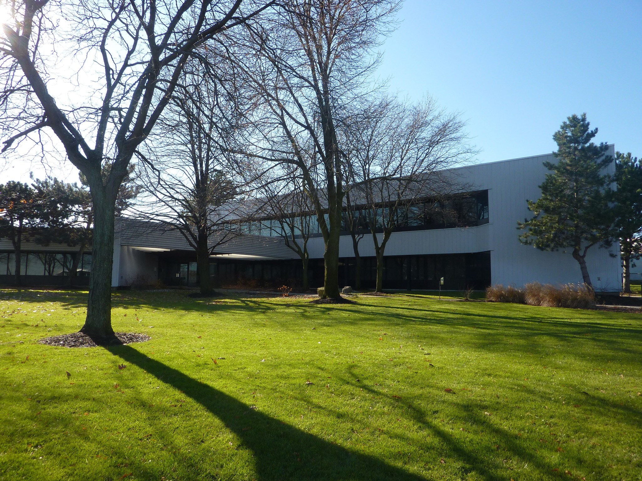 2070 Hadwen Rd, Mississauga, ON à vendre Photo du bâtiment- Image 1 de 1