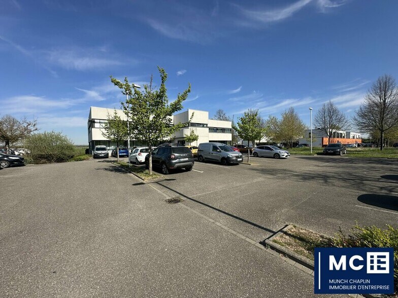 Office in Entzheim for lease - Building Photo - Image 1 of 6