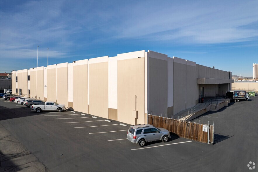 1150 Matley Ln, Reno, NV à louer - Photo du bâtiment - Image 2 de 4