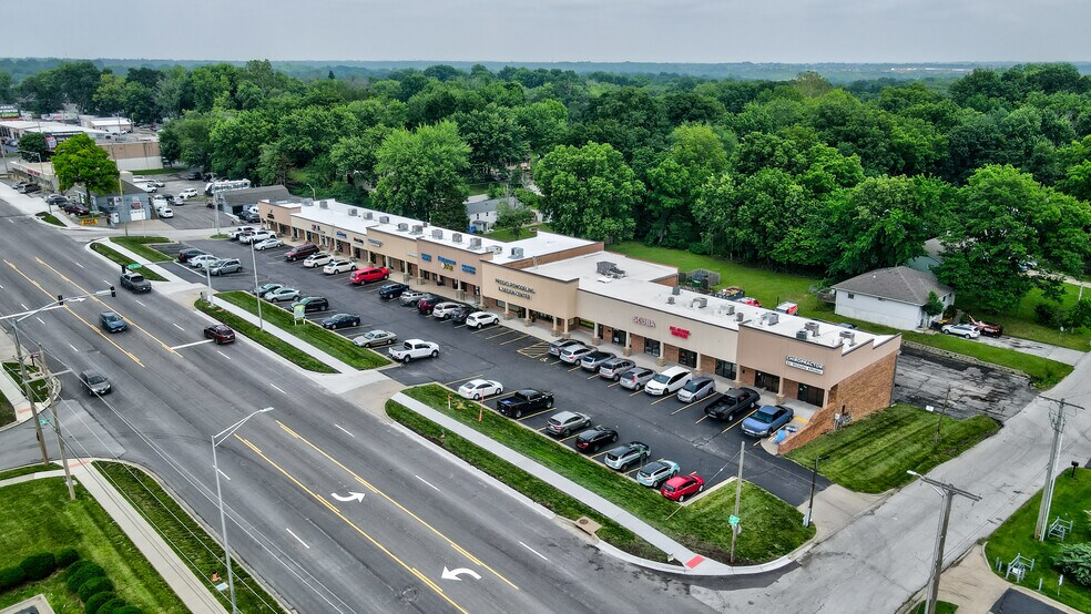 8101-8129 N Oak Tfwy, Kansas City, MO à louer - Photo du bâtiment - Image 2 de 17