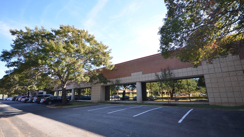 2420 Ridgepoint Dr, Austin, TX for lease - Building Photo - Image 2 of 17