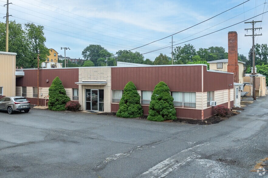 103-109 S Manor St, Mountville, PA à vendre - Photo du bâtiment - Image 2 de 5