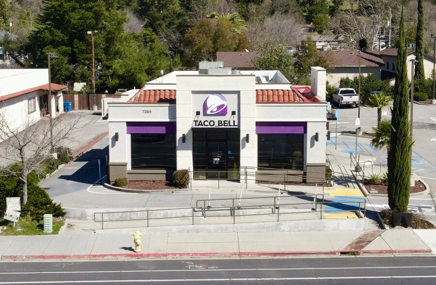 Adobe Plaza portfolio of 3 properties for sale on LoopNet.ca - Building Photo - Image 2 of 11