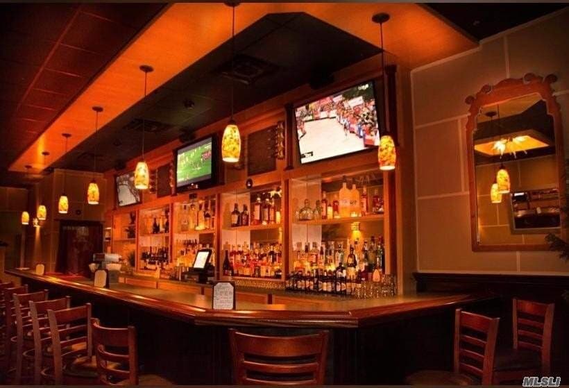 279 Hillside Ave, Williston Park, NY for sale Primary Photo- Image 1 of 12