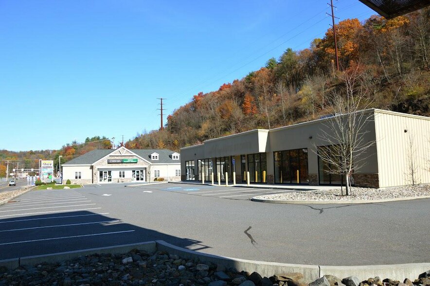 870 Gordon Nagle Trl, Pottsville, PA à vendre - Photo du bâtiment - Image 2 de 11