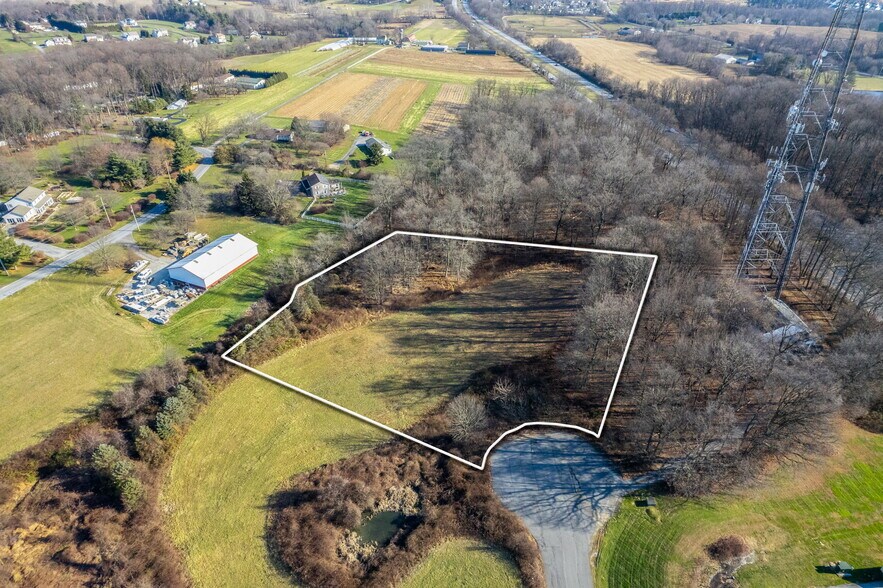 Dalin Dr, Lincoln Borough, PA à vendre - Photo du bâtiment - Image 2 de 8