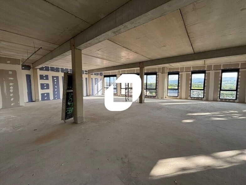 Office in La Tour-de-Salvagny for sale - Interior Photo - Image 2 of 17