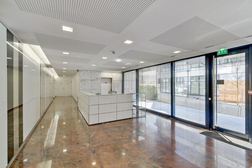 1 Rue De L'Union, Rueil-Malmaison à louer - Photo du bâtiment - Image 2 de 5