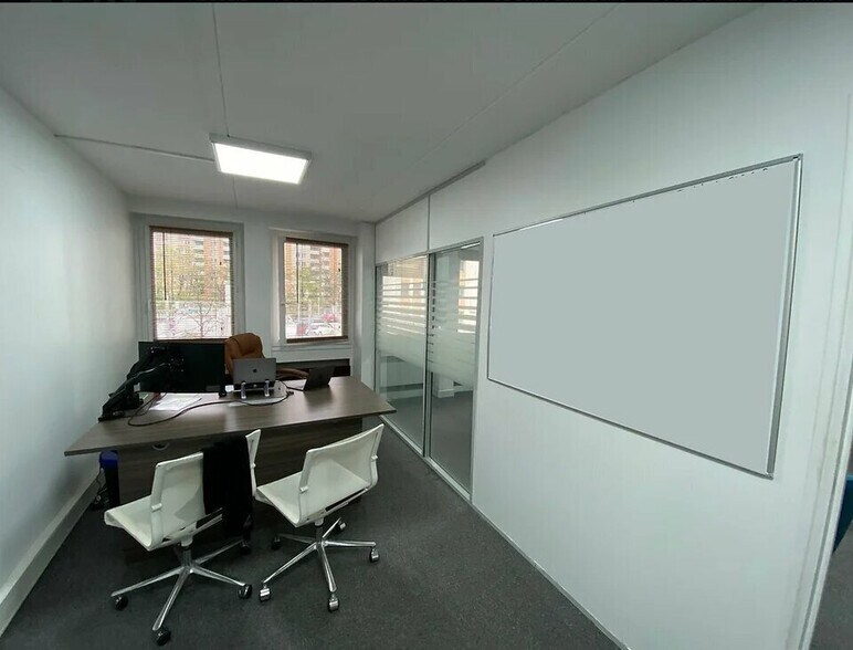 Office in Créteil for lease - Interior Photo - Image 3 of 6