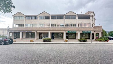 200 Dougall Rd N, Kelowna, BC for lease Building Photo- Image 1 of 16