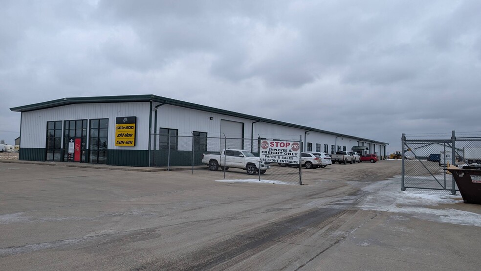 5608 Highway 75 S, Moorhead, MN for sale - Primary Photo - Image 1 of 6