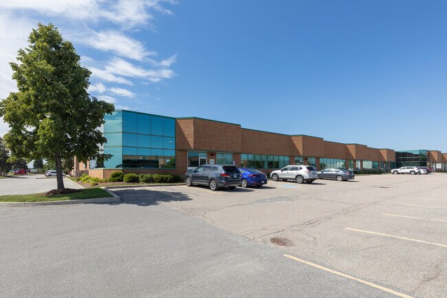 Plus de détails pour 171 Superior Blvd, Mississauga, ON - Industriel à louer