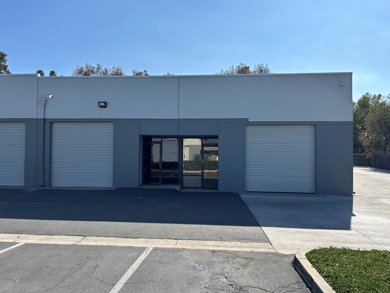3227 Producer Way, Pomona, CA à louer - Photo du bâtiment - Image 3 de 4