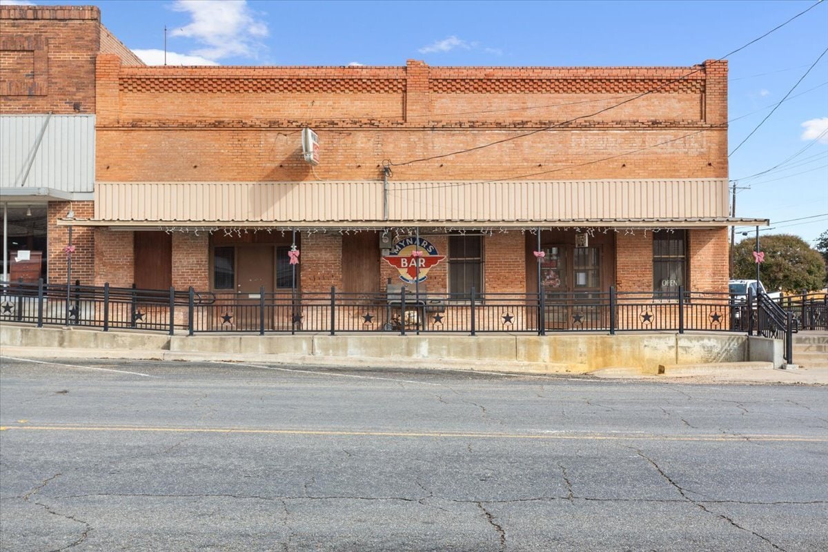 121 E Oak St, West, TX for sale Building Photo- Image 1 of 26