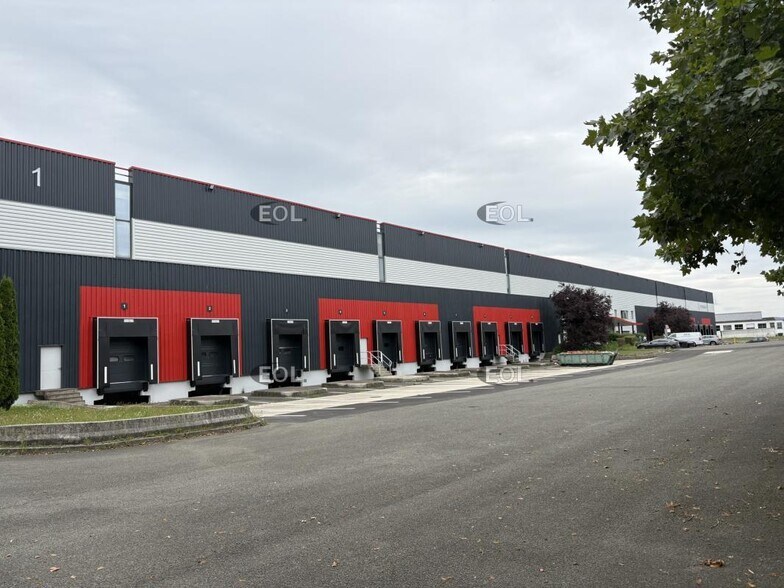 Industrial in Goussainville for lease - Building Photo - Image 1 of 7
