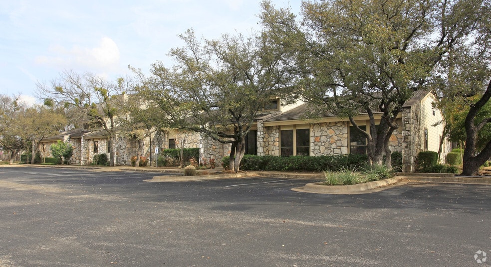 321-323 Lake Creek Dr, Round Rock, TX for sale - Primary Photo - Image 1 of 2