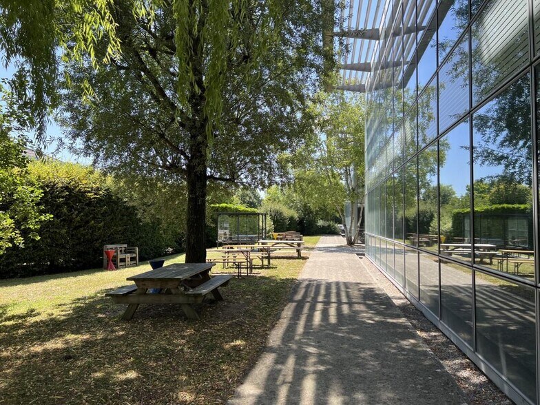 Bureau dans Roissy-en-France à louer - Photo du bâtiment - Image 1 de 23