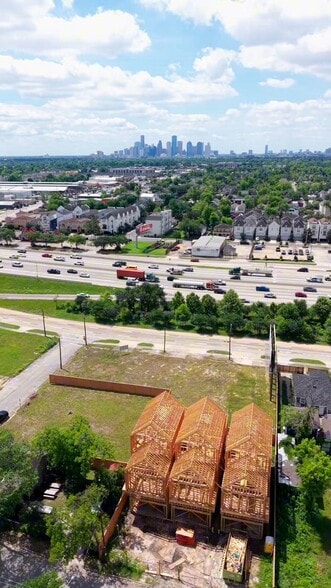 1025 North Loop, Houston, TX for sale - Commercial Listing Video - Image 2 of 10