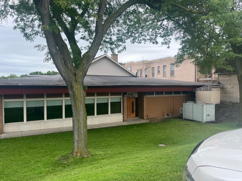 111 N Main St, Mayville, WI à vendre - Photo du bâtiment - Image 3 de 22