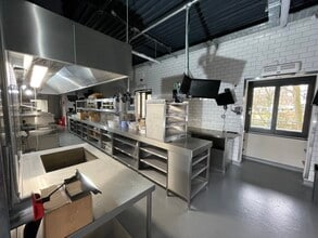 Waterloo Rd, Huddersfield for lease Interior Photo- Image 2 of 2