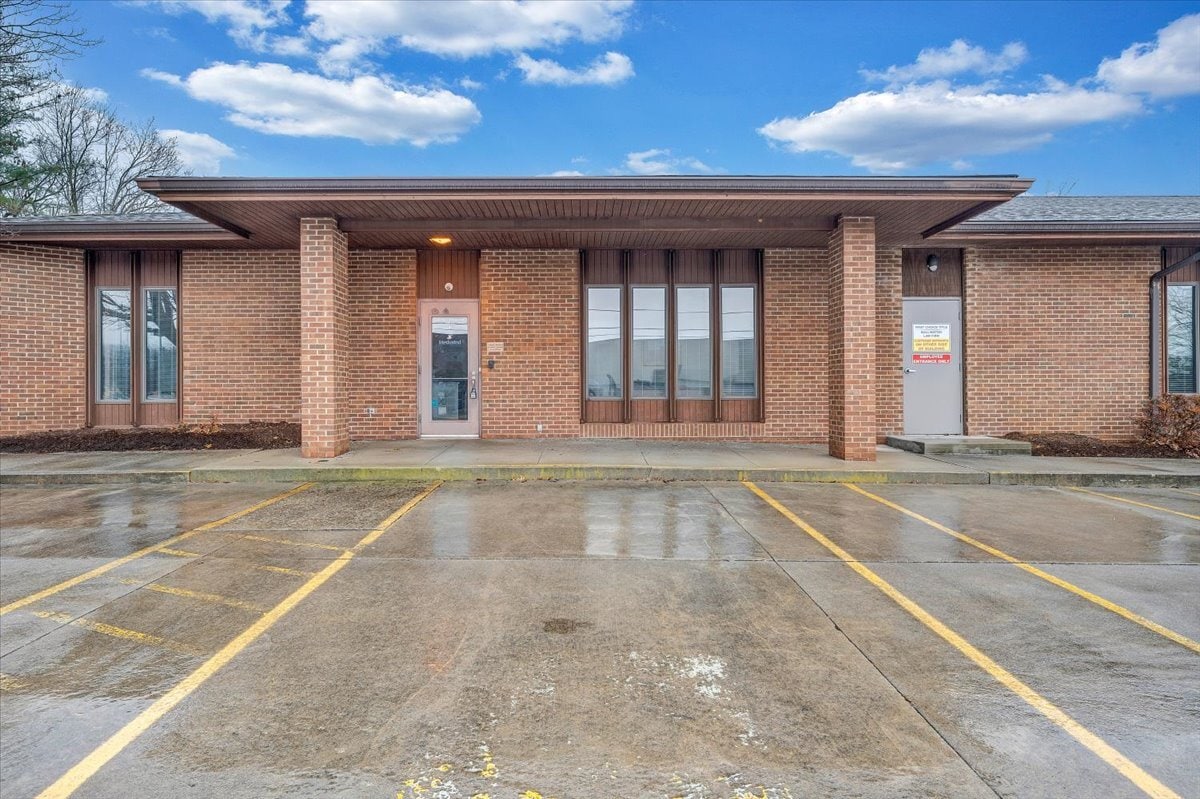 5461 Fallowater Ln, Roanoke, VA à louer Photo du bâtiment- Image 1 de 43