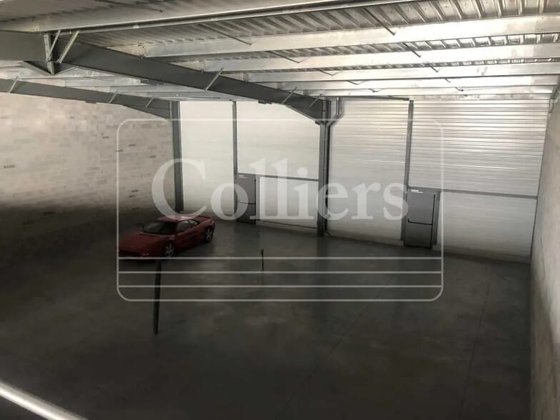 Flex in Éguilles for lease - Interior Photo - Image 2 of 4