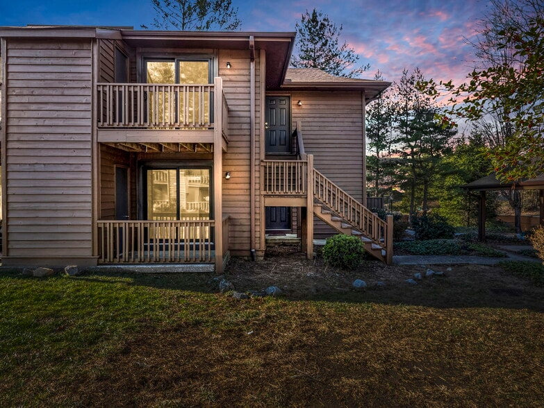 520 Courtwood Ln, Hendersonville, NC à vendre - Photo du bâtiment - Image 2 de 28