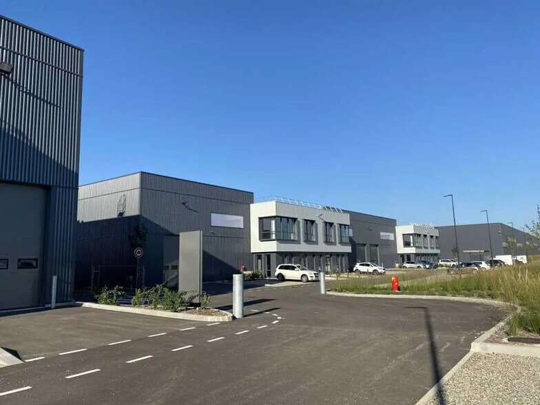 Office in Saint-Priest for lease - Building Photo - Image 1 of 13