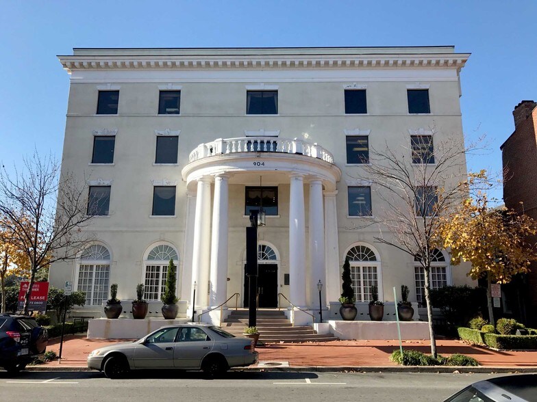 904 Princess Anne St, Fredericksburg, VA à vendre - Photo du bâtiment - Image 2 de 10