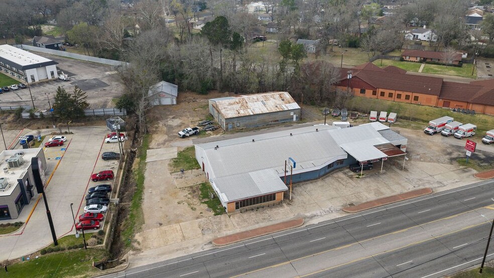 1006 South Timberland Dr, Lufkin, TX for sale - Primary Photo - Image 1 of 31