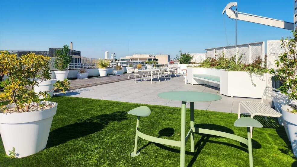Bureau dans Clichy à louer - Photo du bâtiment - Image 1 de 8