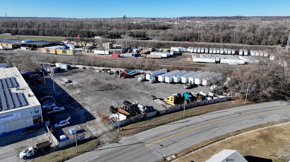 1000 N Chestnut Ave, Kansas City, MO à vendre - Aérien - Image 3 de 5