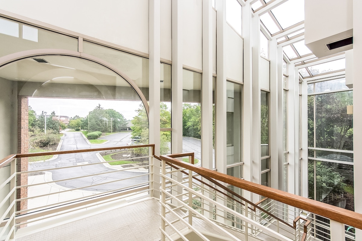 8000 Ravines Edge Ct, Columbus, OH for sale Interior Photo- Image 1 of 14