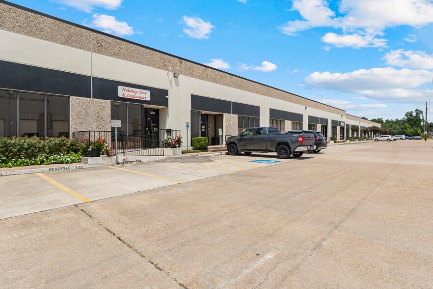 4025 Willowbend Blvd, Houston, TX à louer - Photo du bâtiment - Image 2 de 19