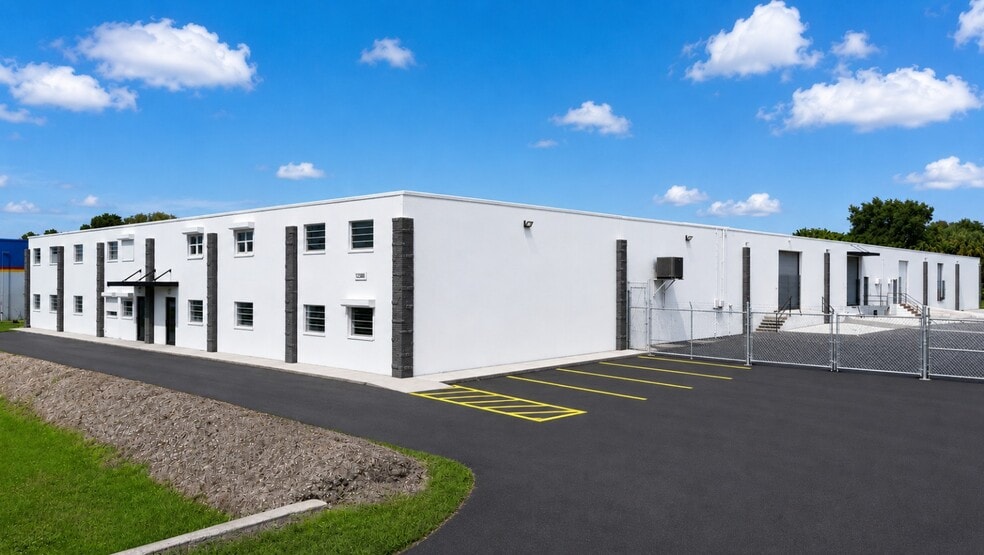 12388 Starkey Rd, Largo, FL for lease - Building Photo - Image 1 of 15