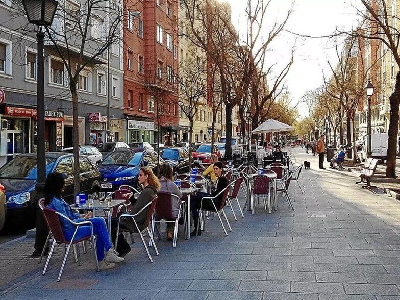Commerce de détail dans Madrid, Madrid à louer - Photo du bâtiment - Image 1 de 3